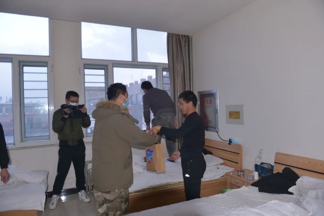 一路平安！滞留二连浩特市的229辆大货车司乘人员返程归乡