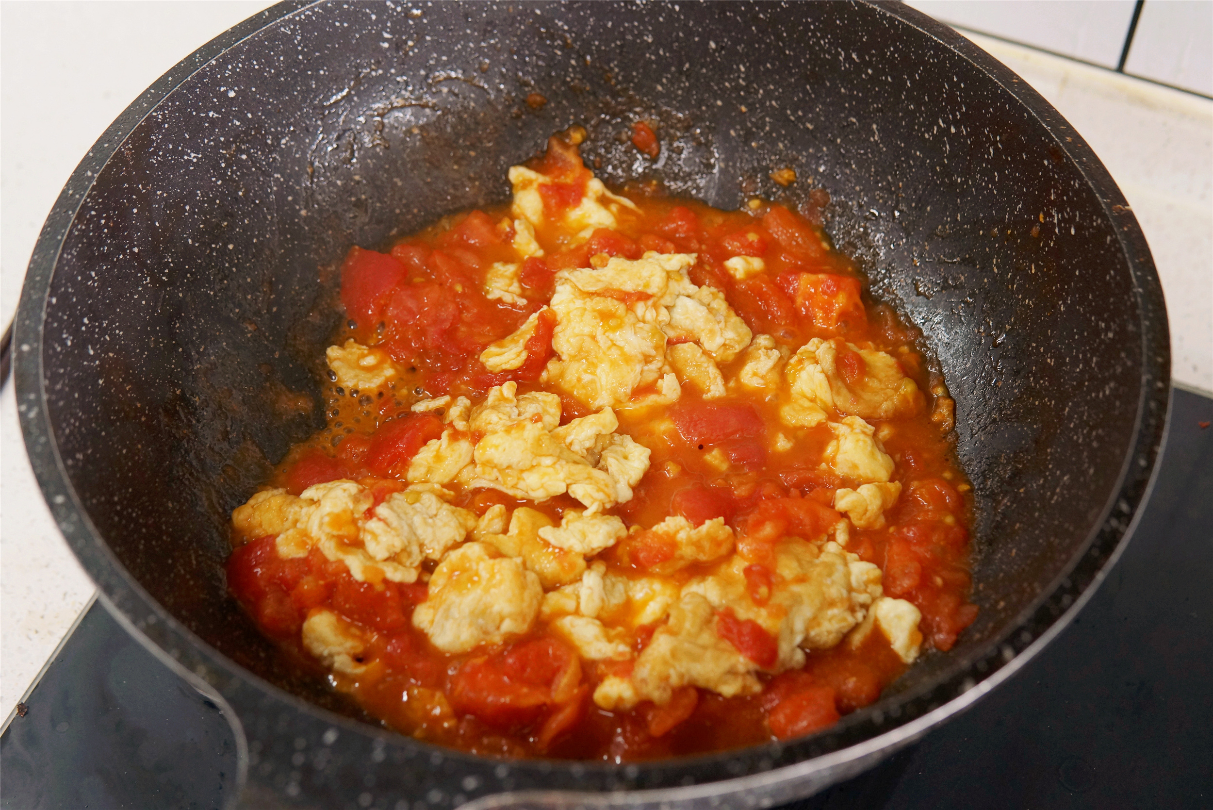 難怪飯店的西紅柿炒雞蛋好吃，多加了2味料，香味一下子濃郁起來