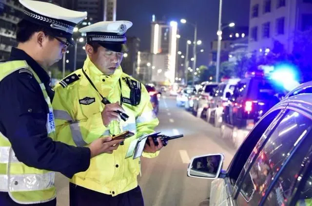 忘带驾照被判“无证驾驶”？交警：有这两样东西就没问题