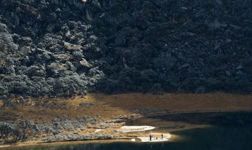 四川九龙猎塔湖水怪未解的谜团：水下三米长庞大怪兽真的存在吗？？