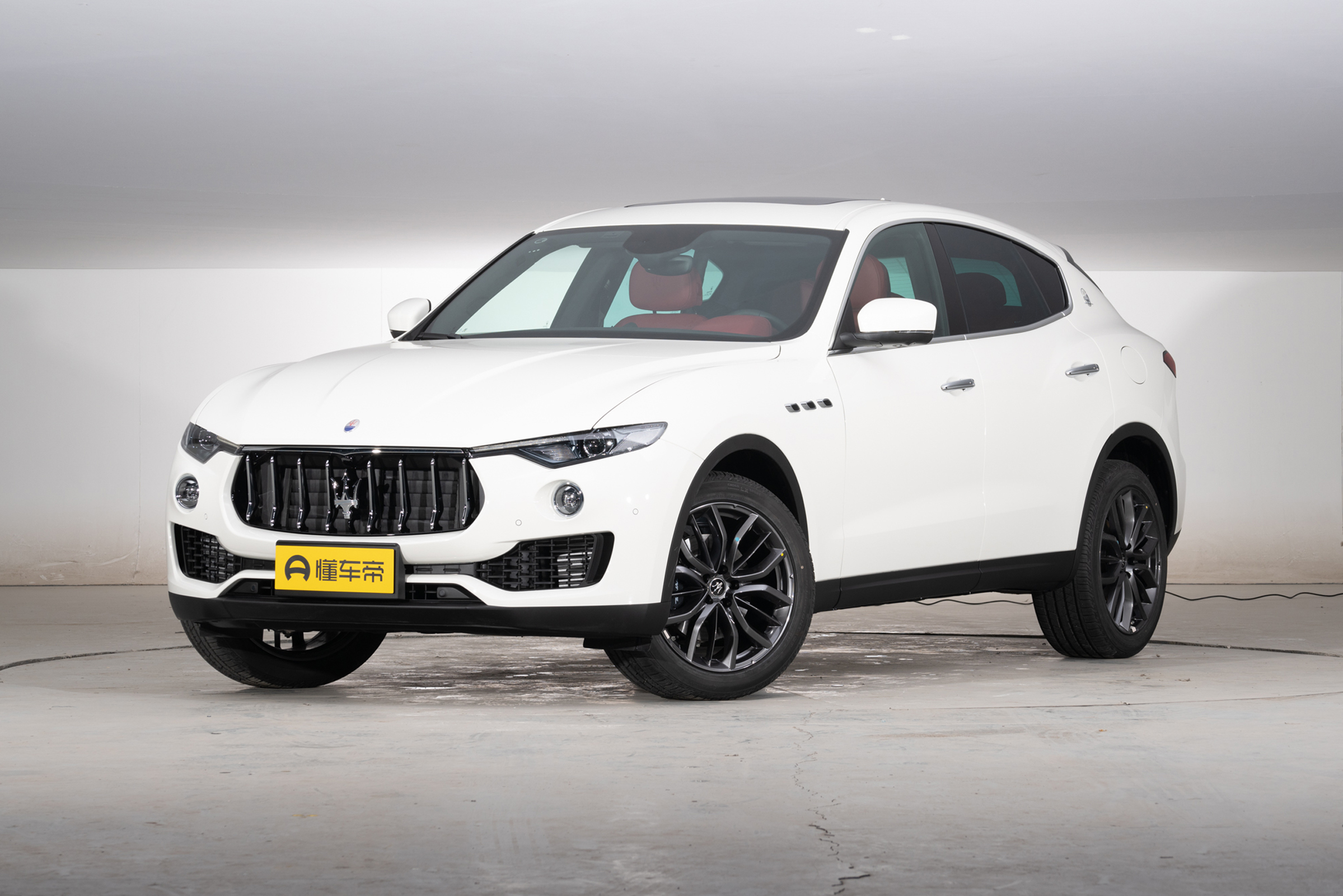 38万起,玛莎拉蒂新款levante上市,竞争揽胜运动版?