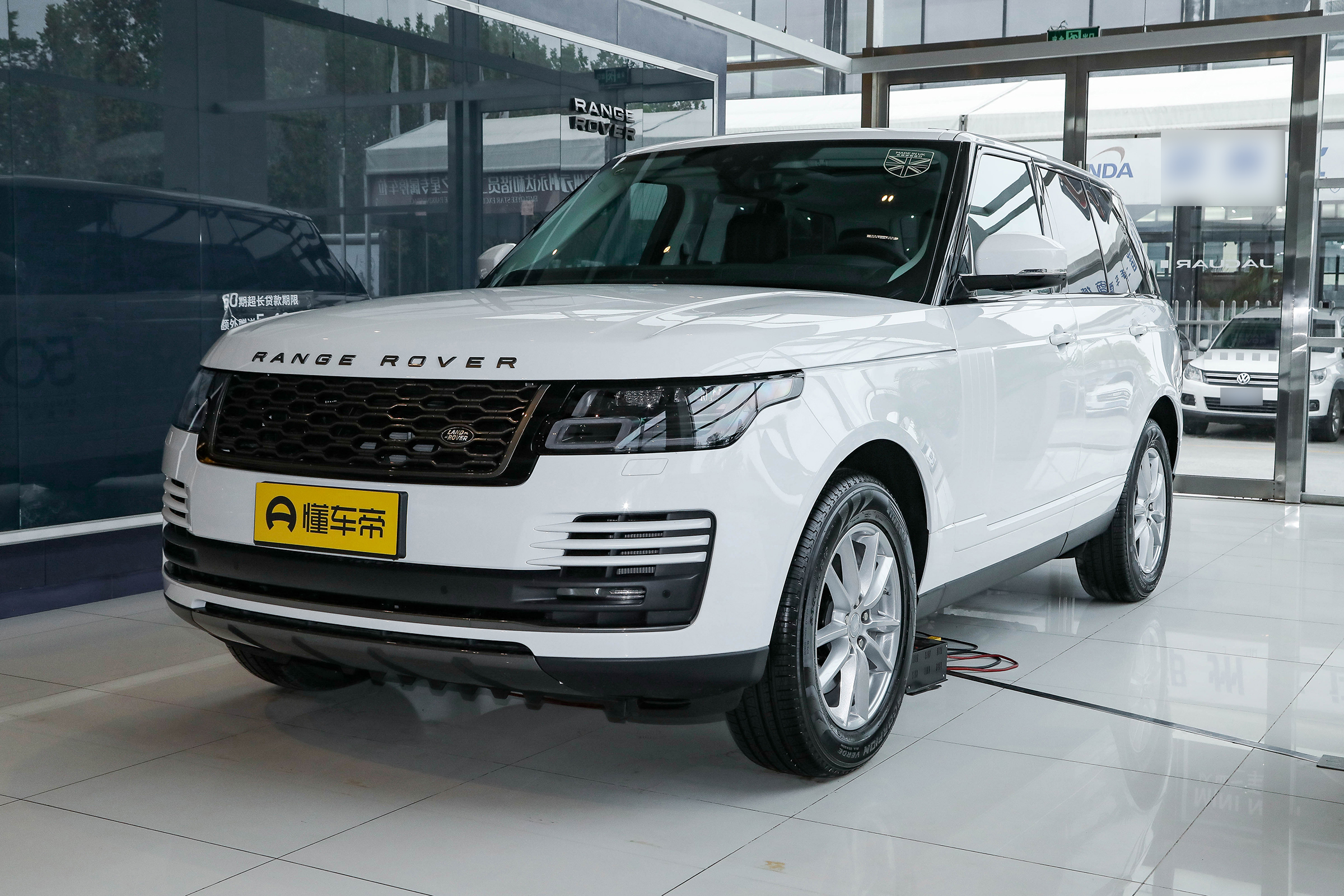 新车 </p><p>　　 售价122.50万-321.30万元，2022款路虎揽胜正式上市