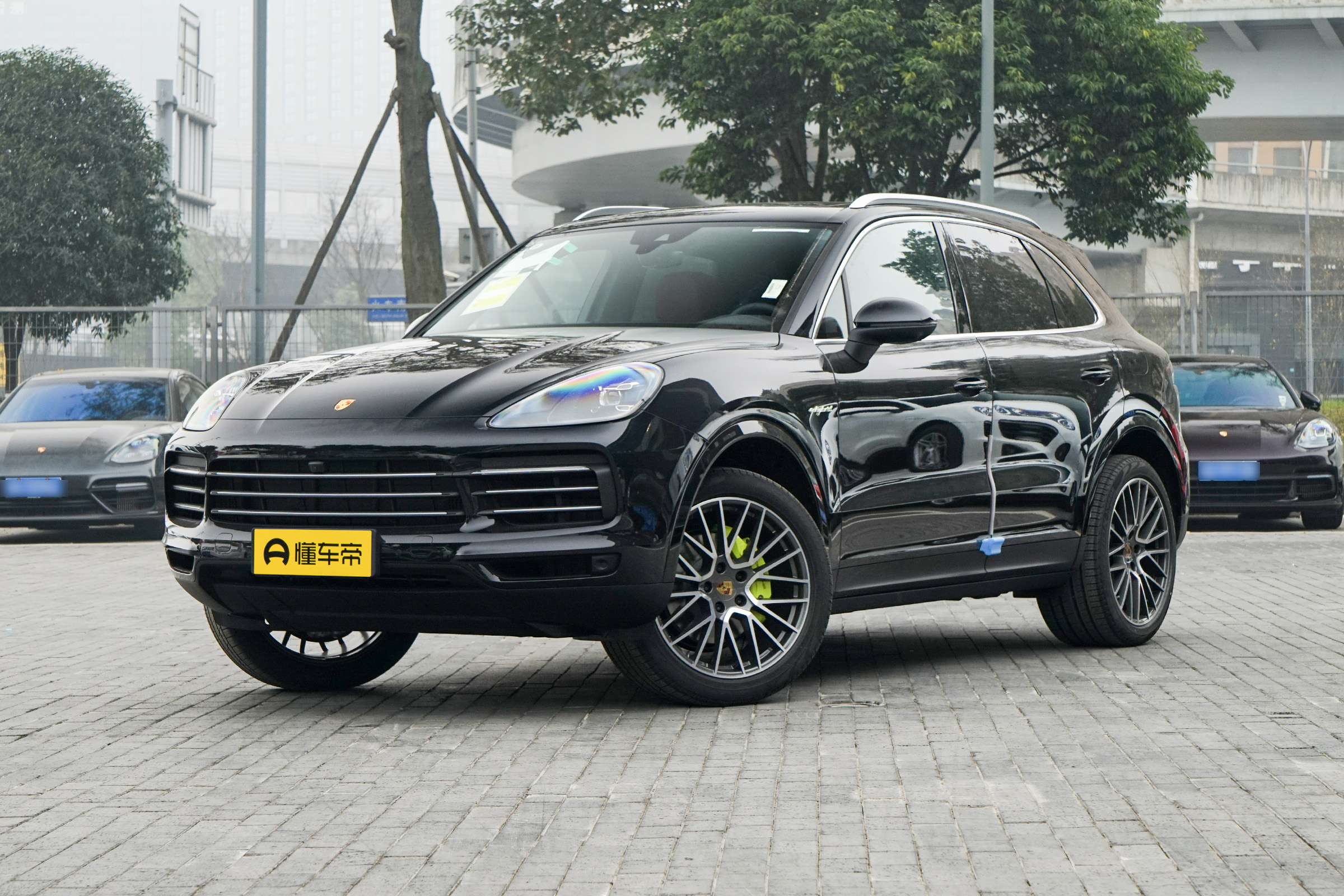 新车 </p><p>　　 售价122.50万-321.30万元，2022款路虎揽胜正式上市