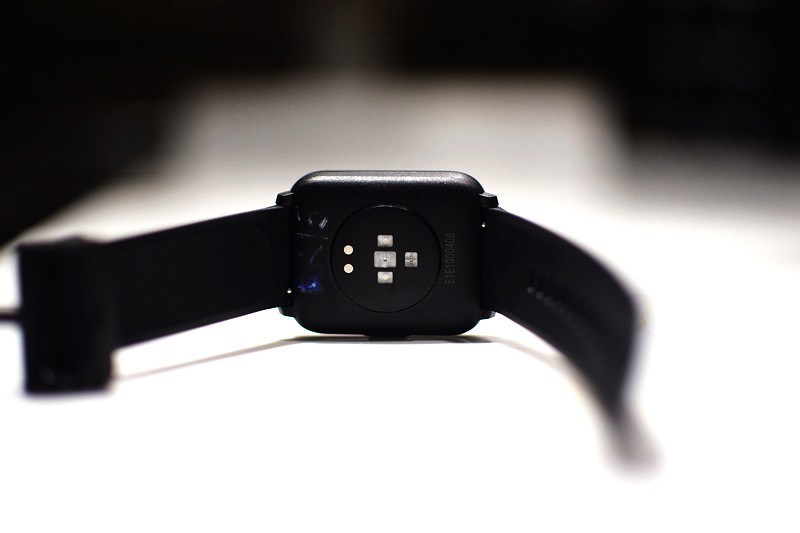 首款AMOLED高清彩屏 超视网膜全面屏 黑加手表