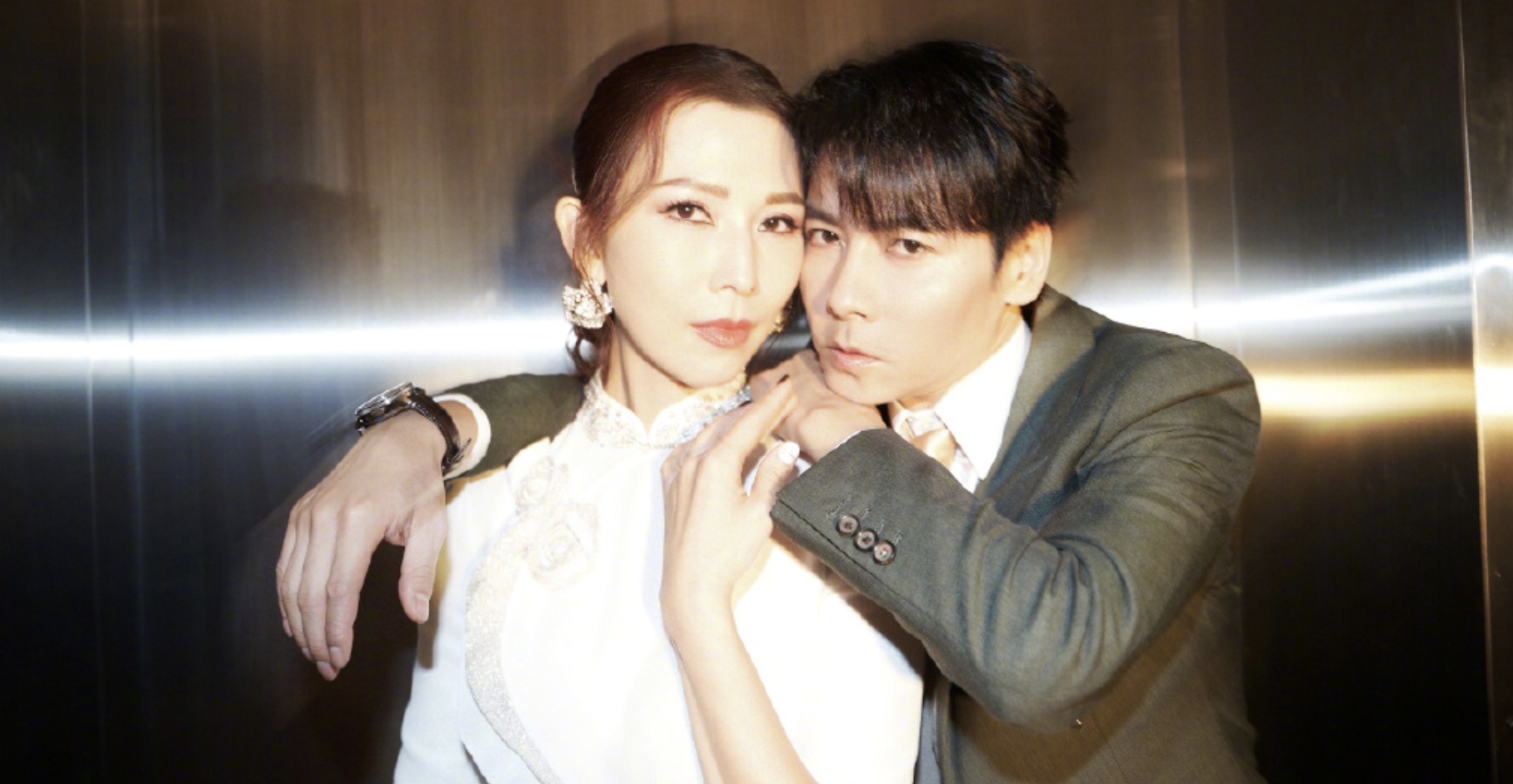 蔡少芬晒照庆祝结婚14周年，张晋甜蜜表白：我的心和你在一起