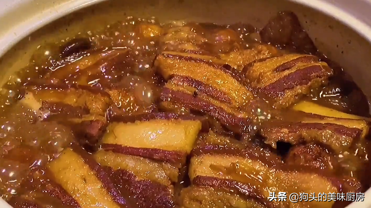 五花肉怎样做才软烂不油腻？大厨教你一个做法，出锅汤汁都不剩