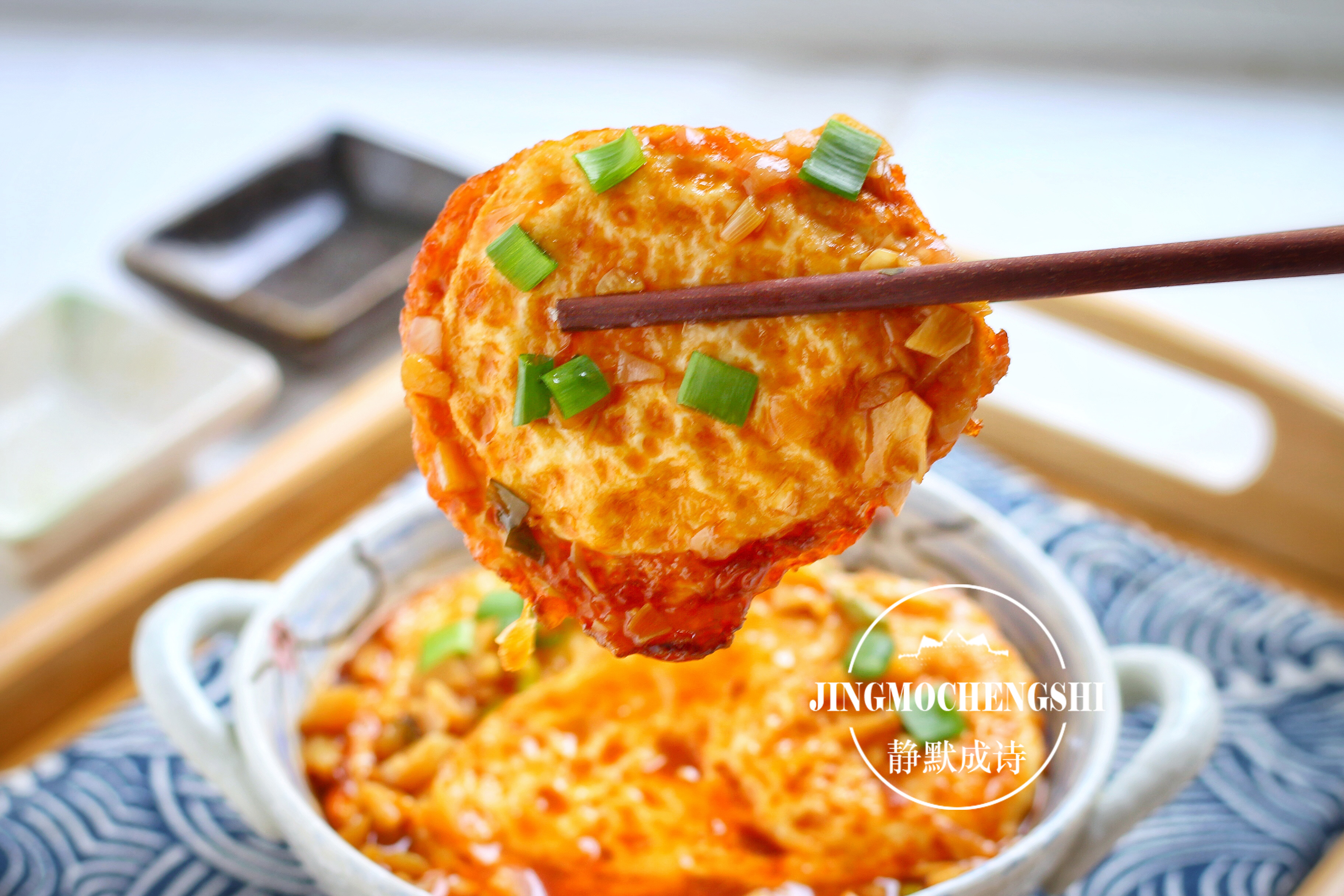 不煮也不炒的鸡蛋，吸足了汤汁真下饭！做法简单，一碗料汁就搞定