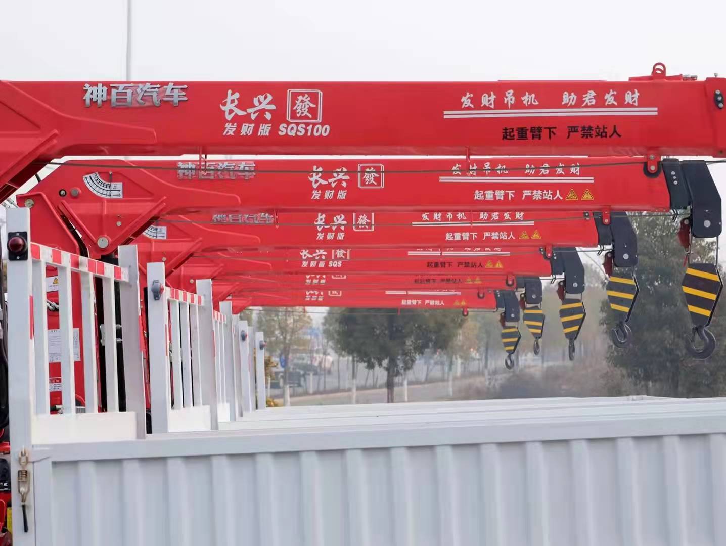 東風多利卡藍牌隨車吊批量交付儀式