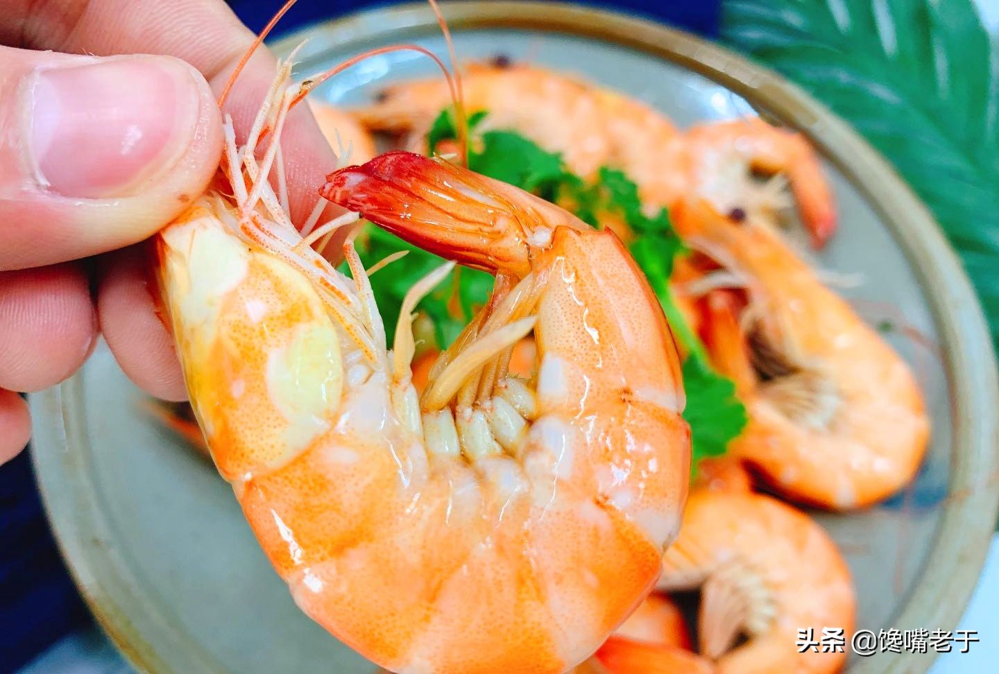 水煮大虾时：有人放姜有人放醋，大厨：全都不对，教你正确做法