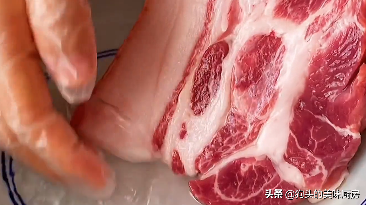 猪肉泡在生抽里2天，味道比腊肉还香，老公夸厨艺好，全家都爱吃
