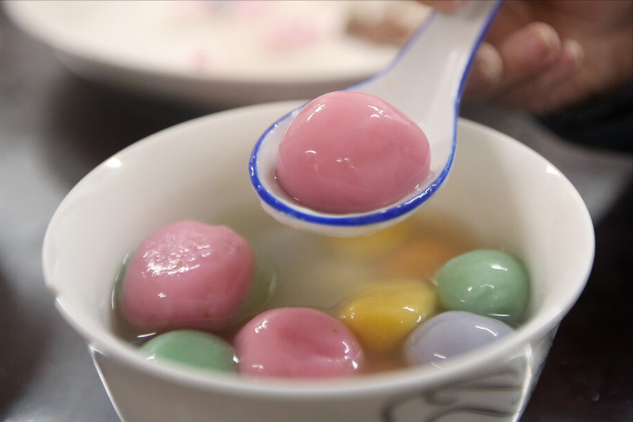 煮汤圆，别再水开就下锅了，记住2个重要步骤，完整好吃不露馅