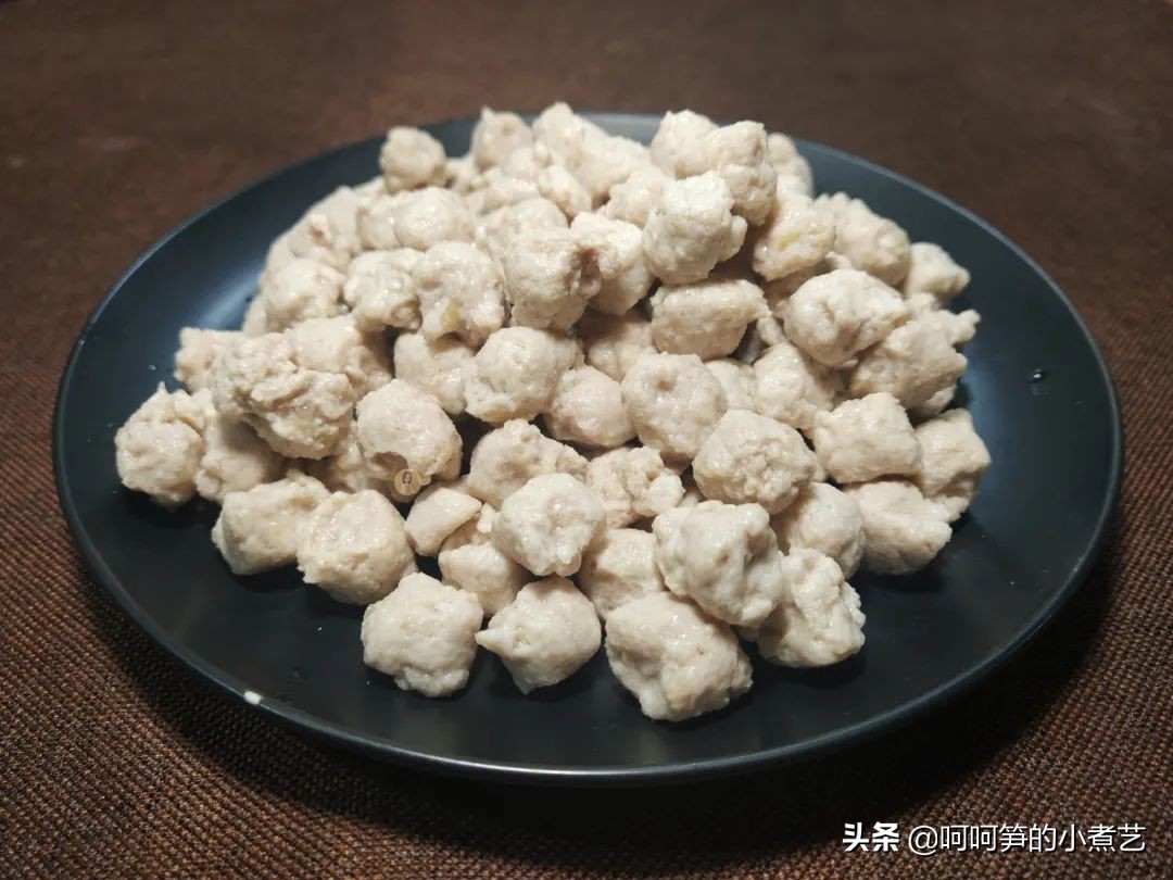 想吃牛肉丸不用买，教你在家自制牛肉丸，健康无添加，好吃又营养