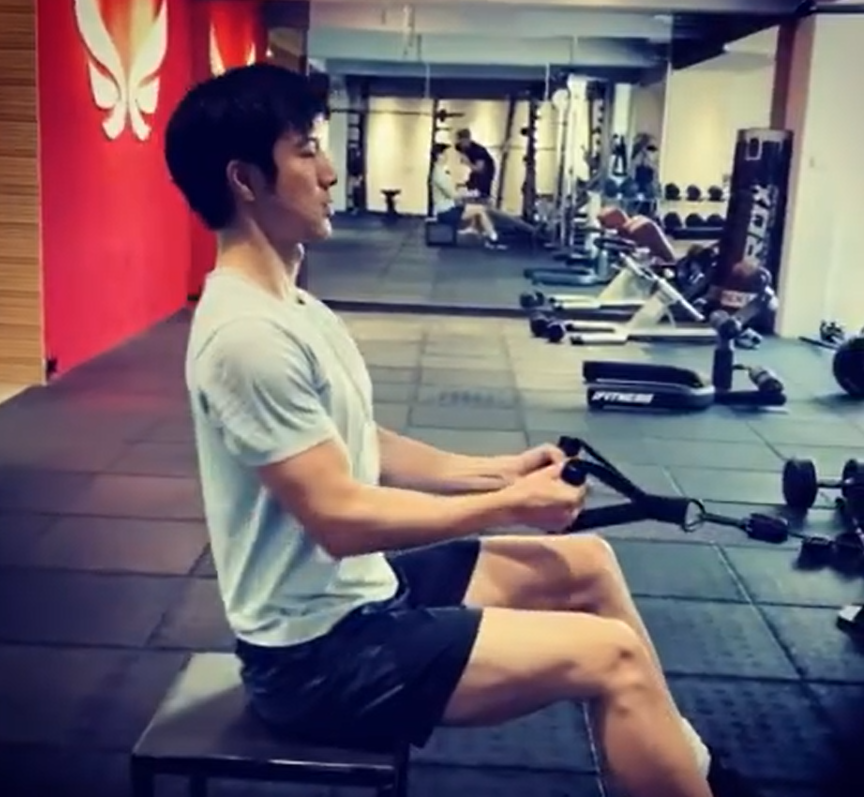 王力宏官宣离婚，与李靓蕾三年没互动，情断原因不简单