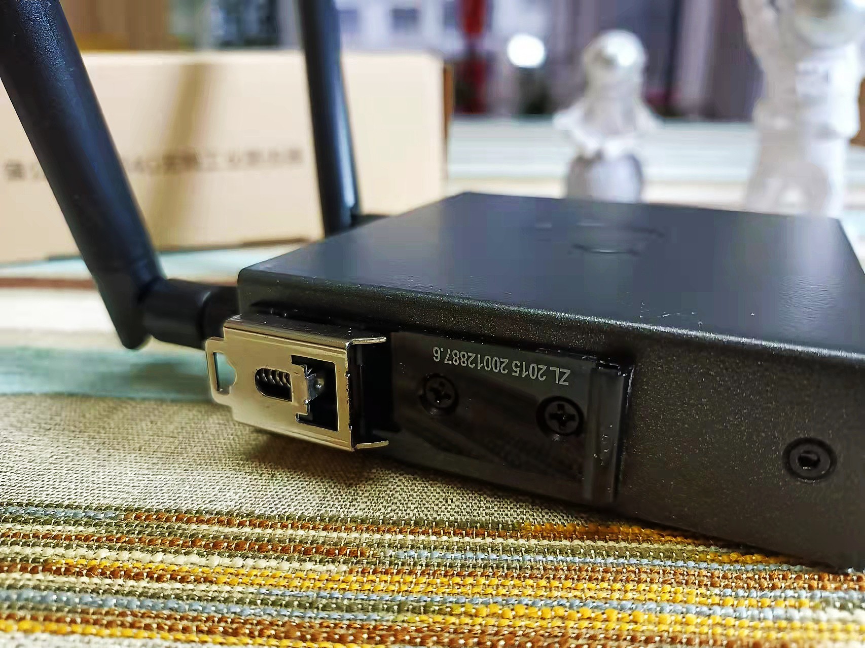 蒲公英4G智能工业路由器，让你户外用网无忧