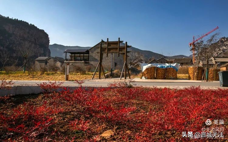 西边这原是经商必经的一条是石头坡路,又因古商人常在此村休息住店而