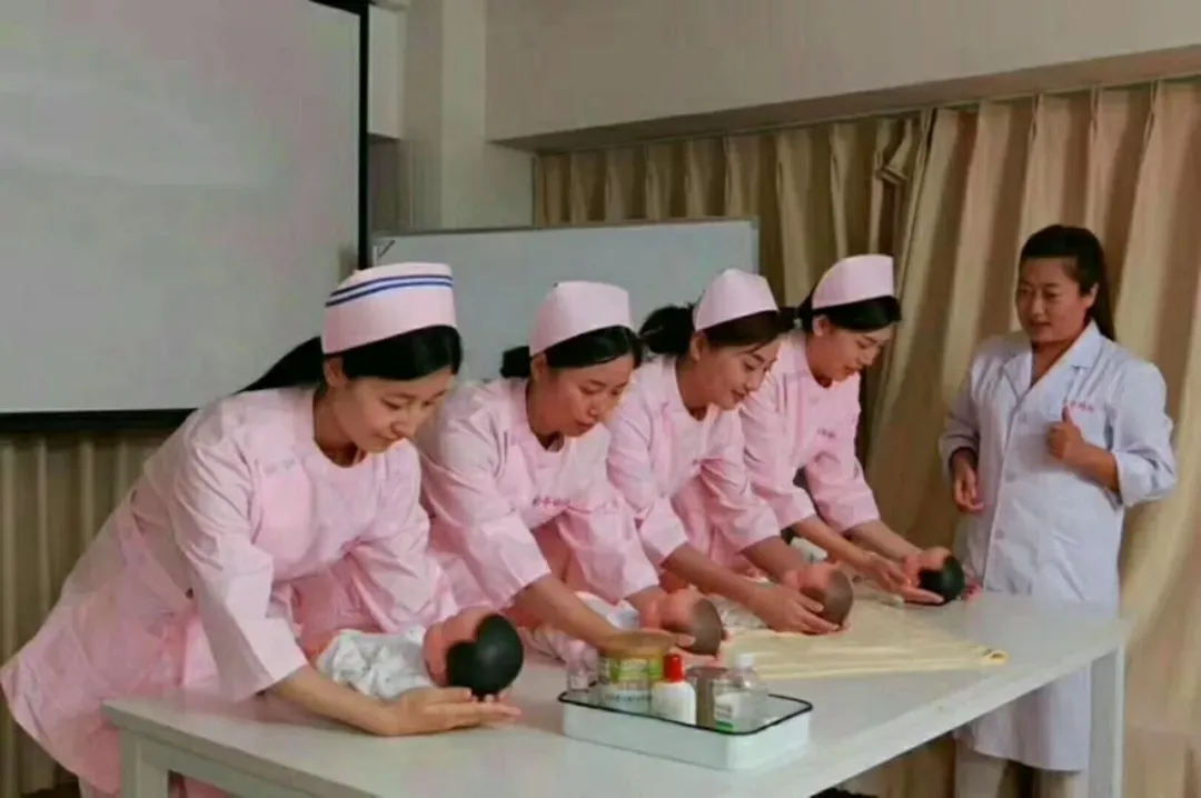 「家家母婴」为月嫂点赞！月嫂再坚强也<div class=