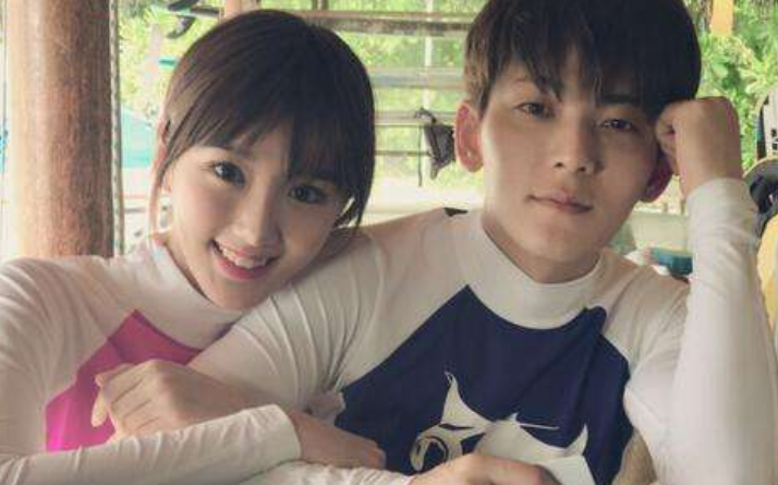 演员毛晓彤生父抛弃抓奸男友用乐观对待生活33岁活出自我