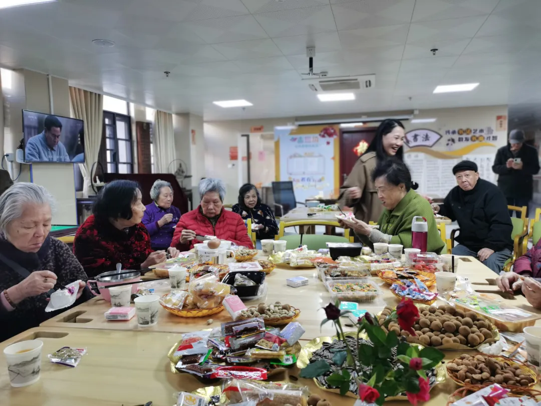 宋奶奶84岁生日会，幸福尽在不言中