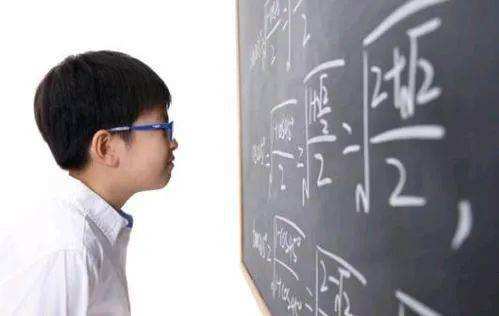 假性近视到什么程度就变成真性近视？假性近视的界定标准是什么？