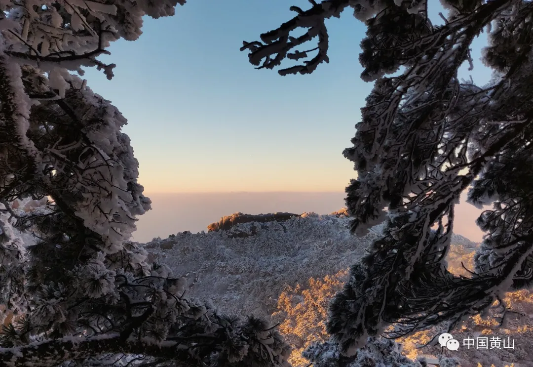 黄山雪后初霁,日出云海齐现美如仙境