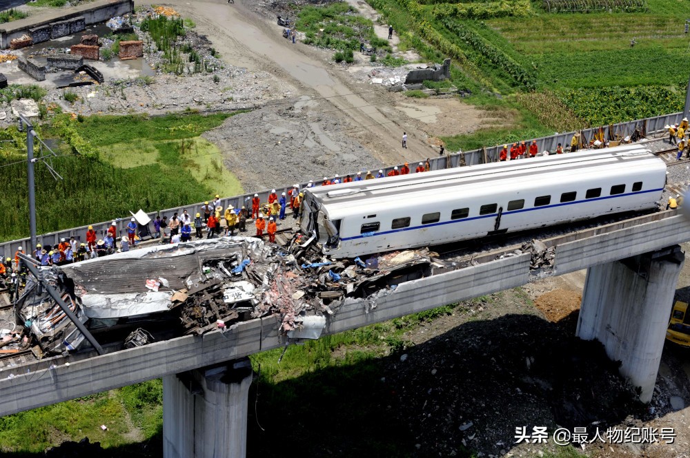 事故造成d3115次列车第15,16位车辆脱轨,d301次列车第1至5位车辆脱轨.