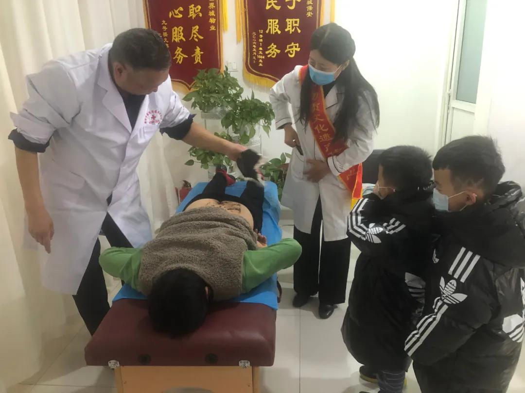潍坊中医药非遗传承中心专家团中经世纪城社区义诊成功举办