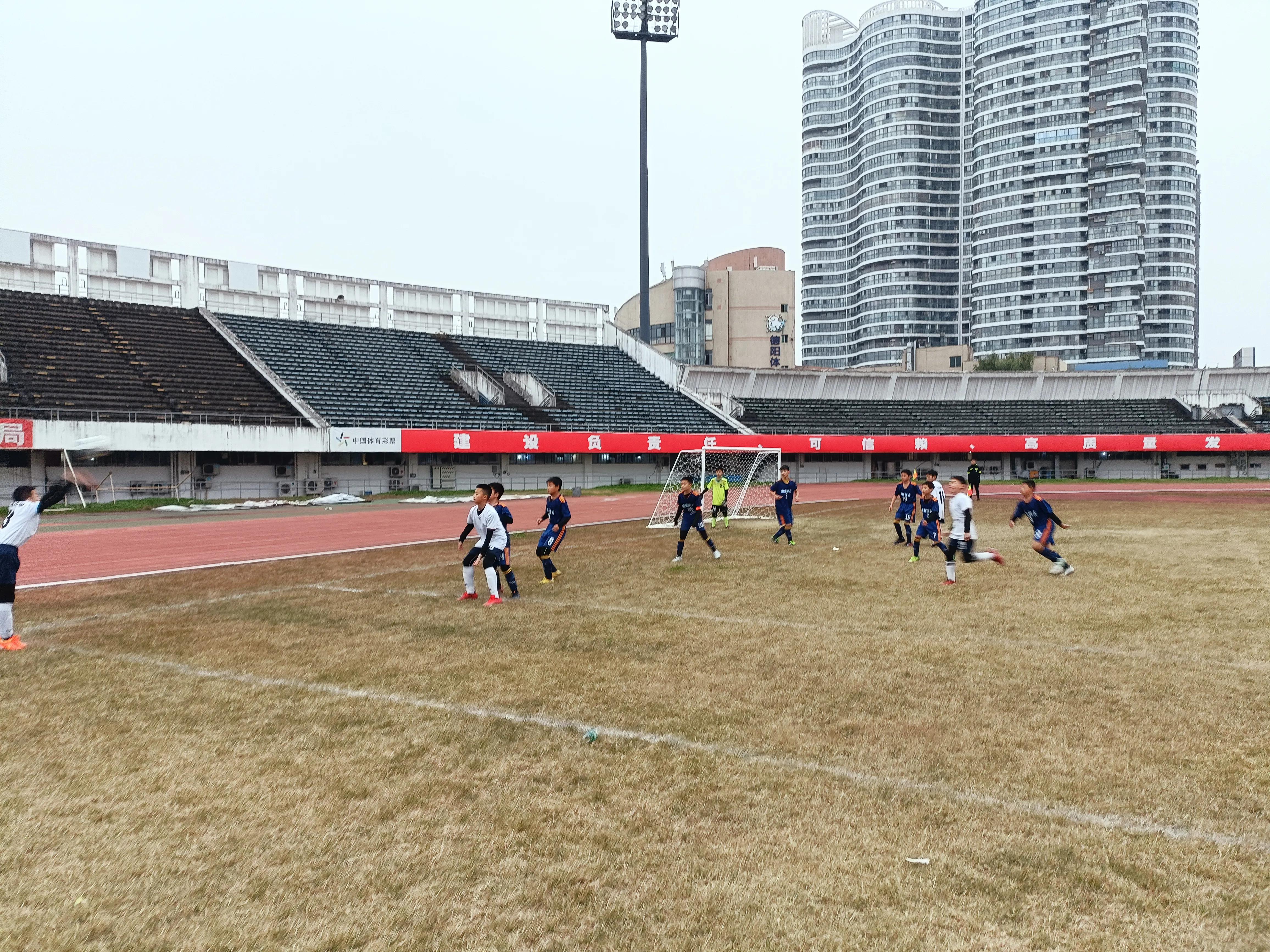 岷江东路逸夫学校荣获德阳市小学生冠军杯足球联赛男子组亚军