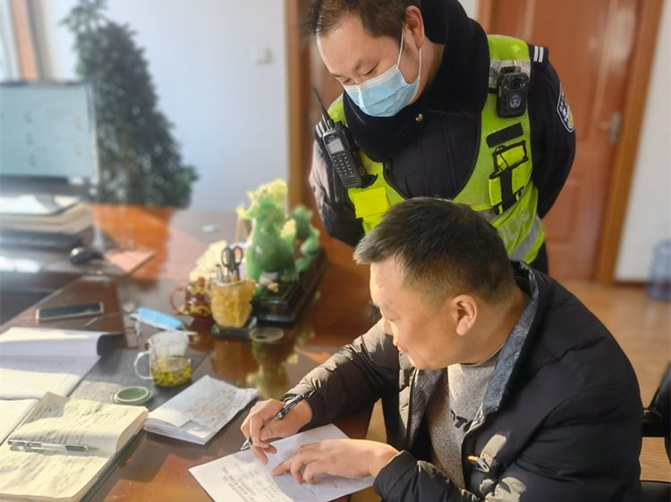 “进、知、解”丨汉中交警“疫”路同行 进企业保民生物资运输