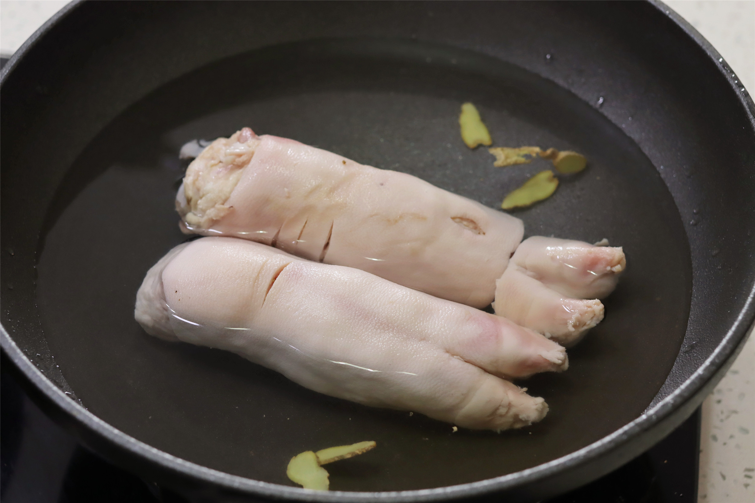 在家卤猪蹄，记住加“3样”再卤，25分钟猪蹄酥烂，味道香无杂味