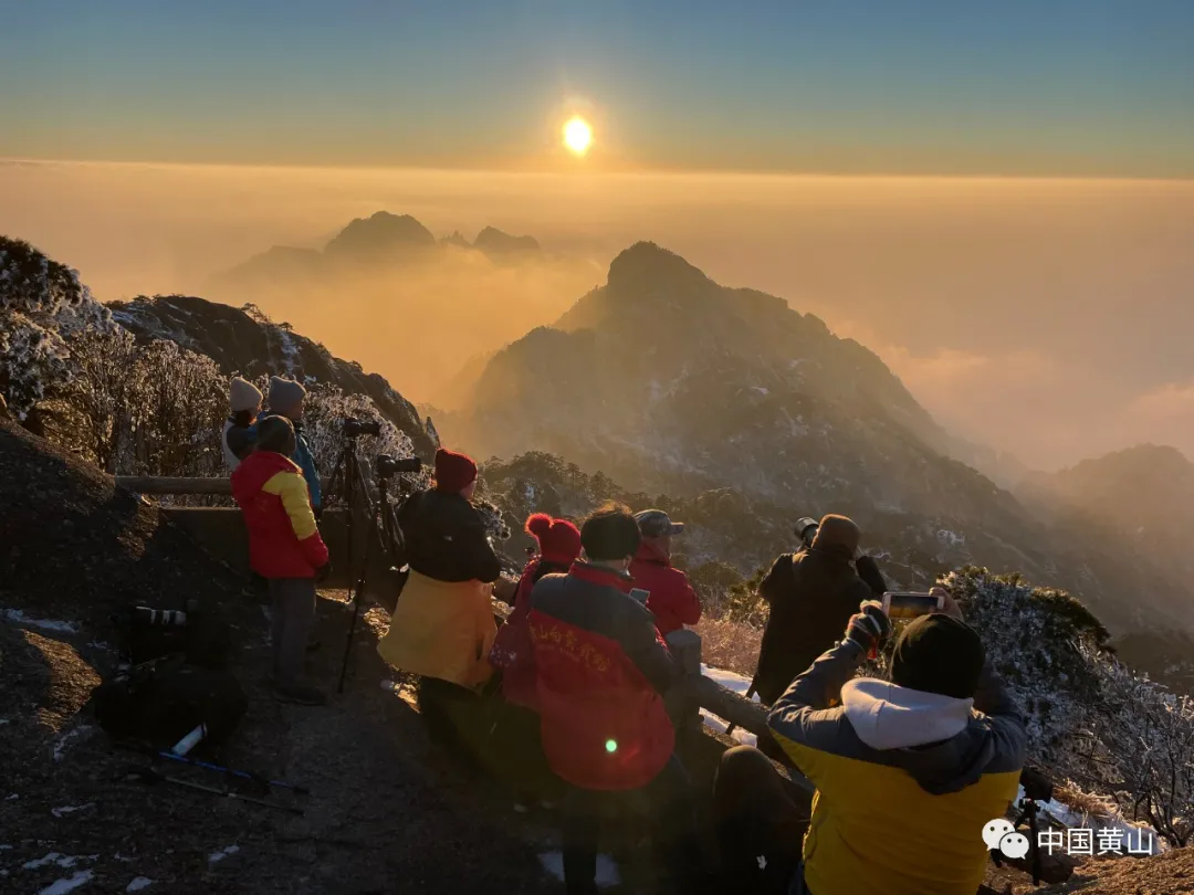 黄山雪后初霁,日出云海齐现美如仙境