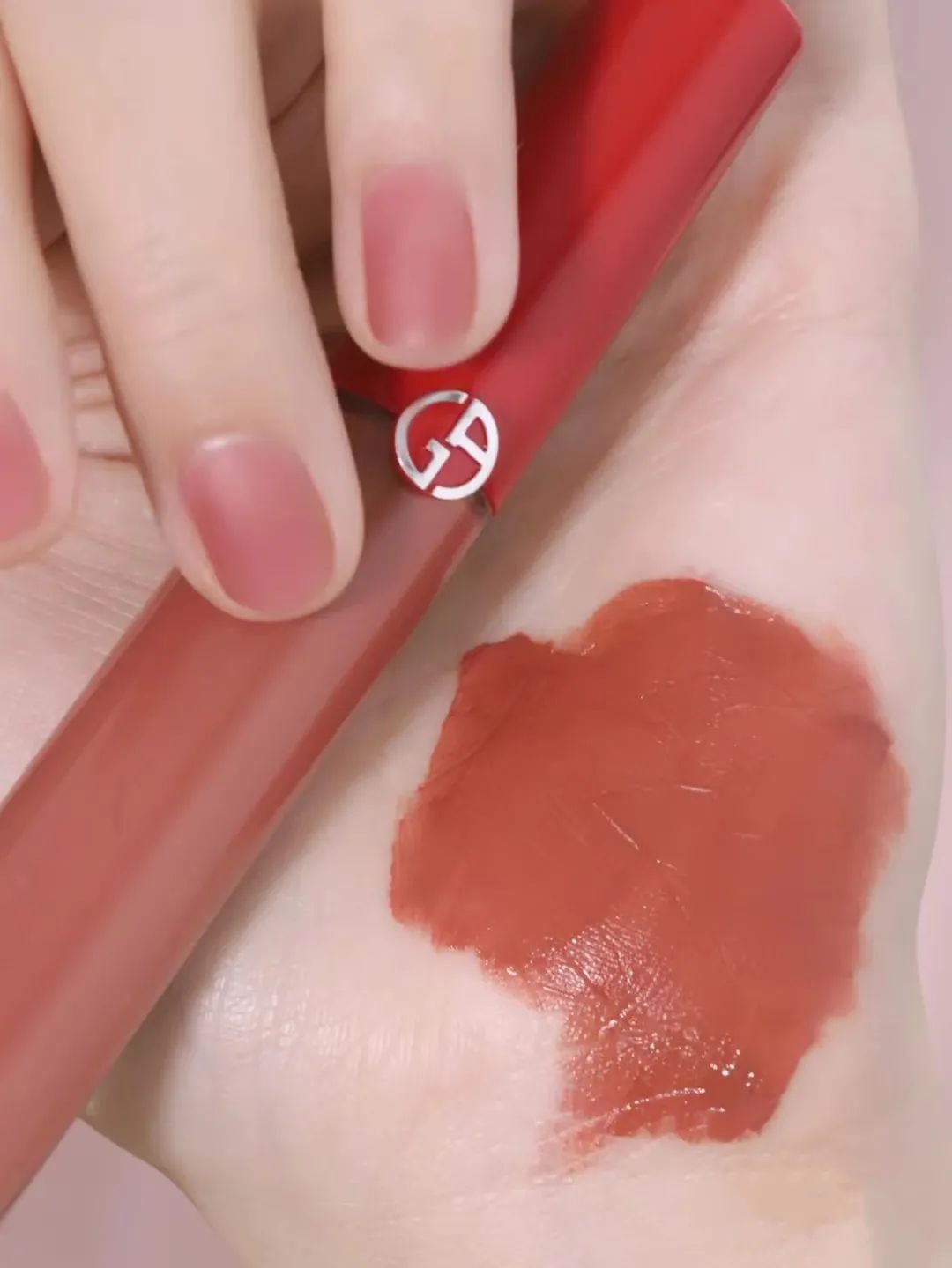 為什么現(xiàn)在很多女生不化妝只涂口紅？