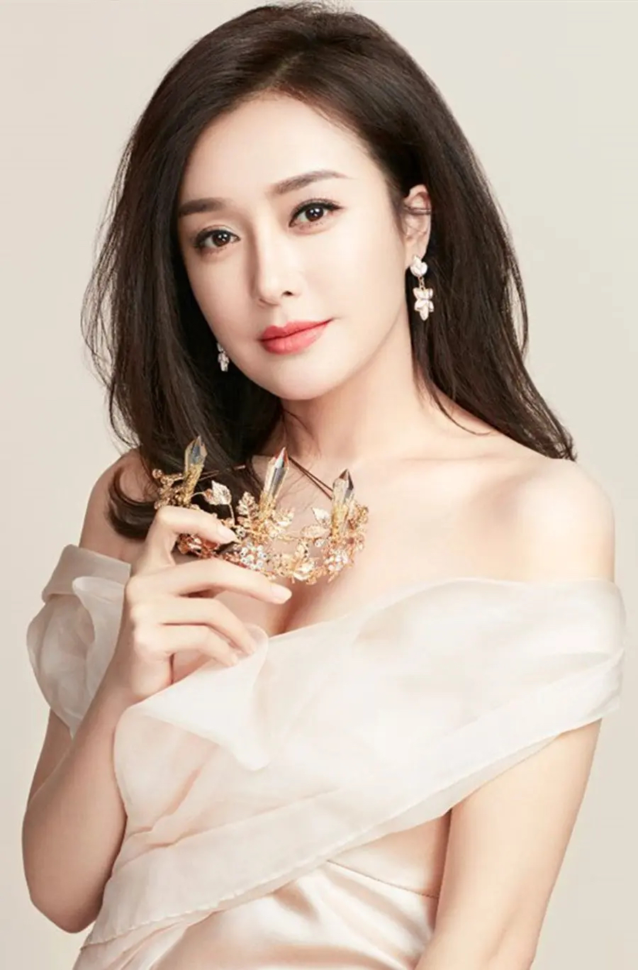 至今未婚的11位女明星，个个“风韵犹存”，最大62岁，最小43岁