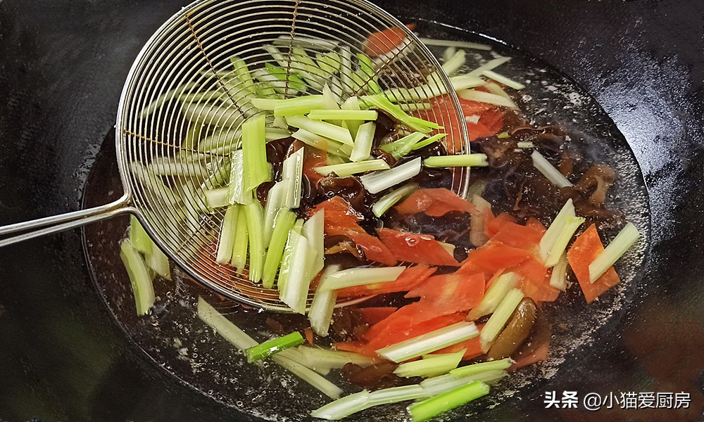 图片[8]-【芹菜木耳鸡蛋炒肉】做法步骤图 鲜香味美 特别开胃下饭-起舞食谱网