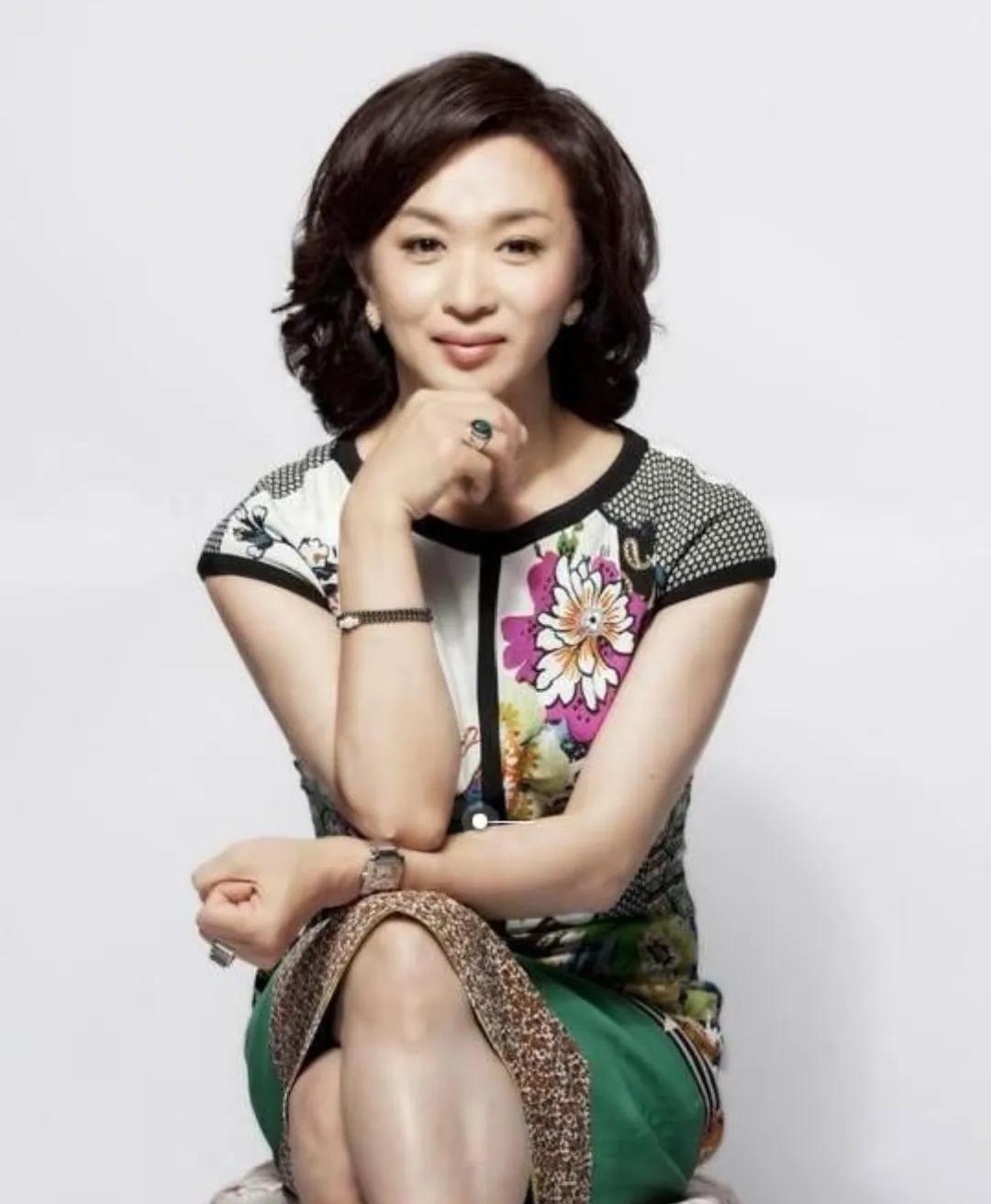 金星吐槽女明星走红毯捂胸口:优秀演员不需要穿夸张的衣服博眼球最新