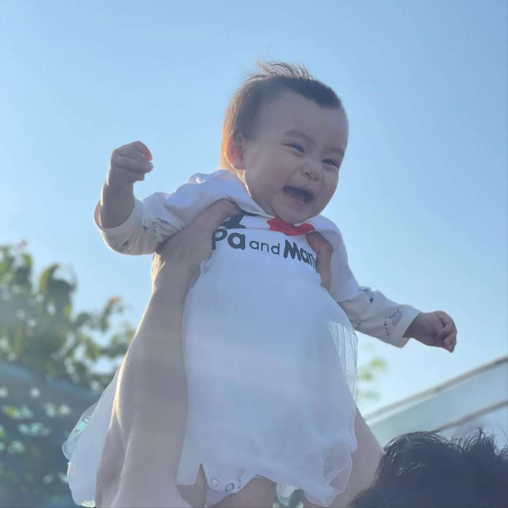 杨怡秘密生二胎儿子，姐姐公开孩子长相，指杨怡气色很好快将出院