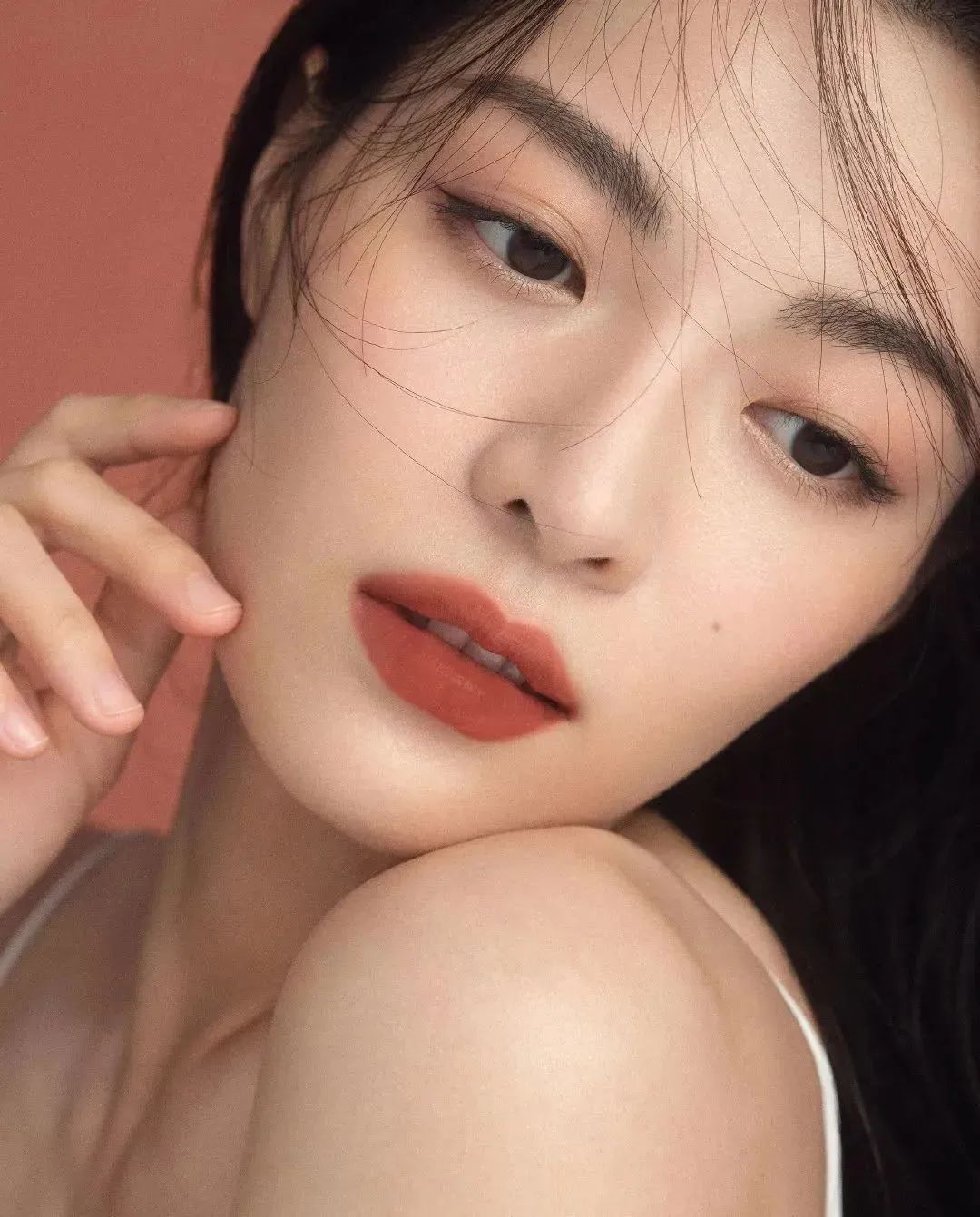 為什么現(xiàn)在很多女生不化妝只涂口紅？