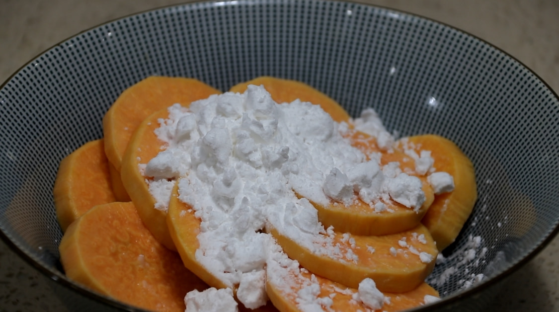 天气寒冷，碰到这红薯饼，我绝不手软，不用和面，饱腹感强