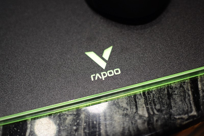 再也不怕没电了 雷柏V10RGB幻彩背光无线充电游戏鼠标硬垫