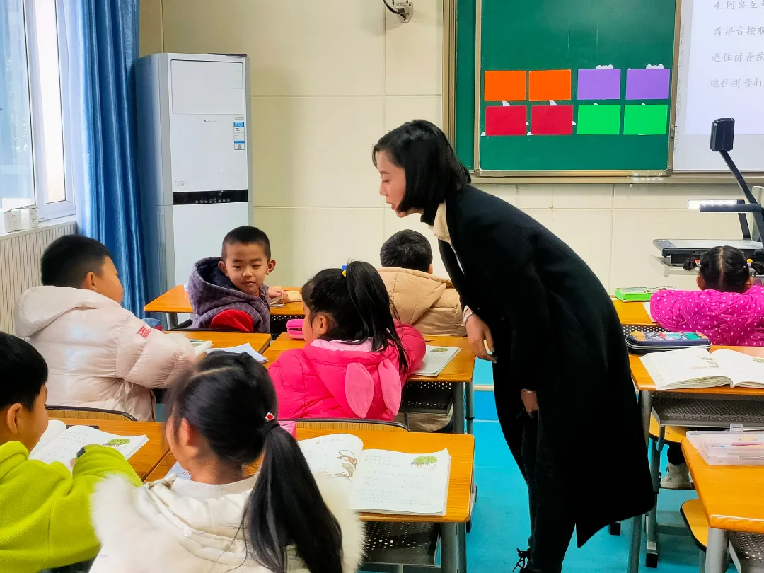 成都市双流区黄龙溪学校——名师引领冬日暖 拨开云雾教学明