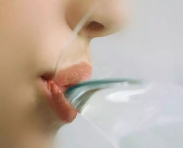 喝水时，一半热水兑一半冷水，对身体有危害吗？尽量早了解