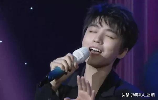 金鸡红毯：张子枫为00后站台，韩雪为80后撑场，刘敏涛为70后争光