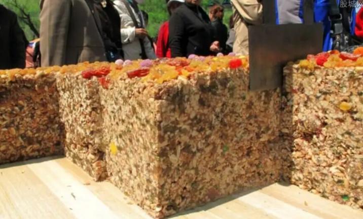 新疆切糕多少钱一斤（新疆切糕的做法）
