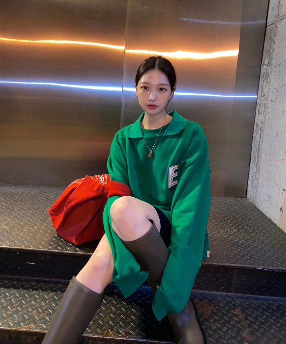 有着那些年气质的宝藏女孩金智妍 甜美与温柔并存的女友系穿搭