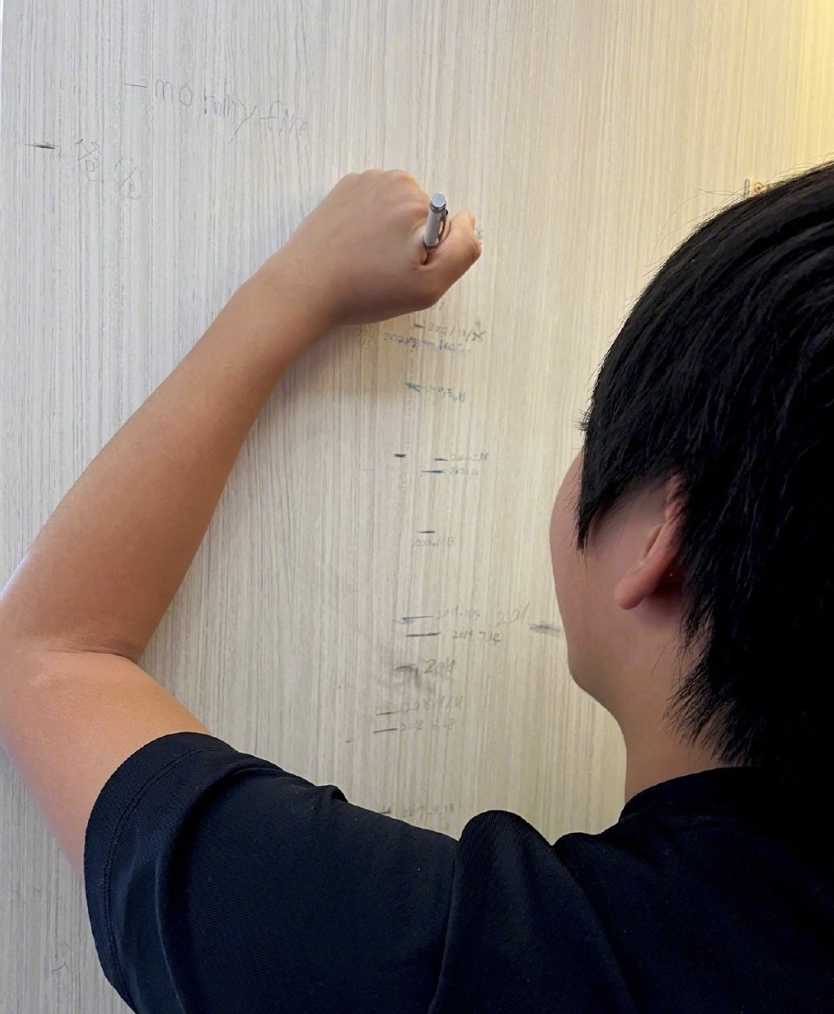 林志颖晒儿子最新身高，kimi一年长高12公分，父子只有4厘米之差