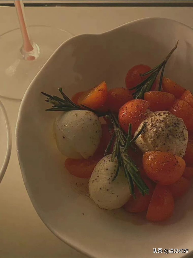 如果男人爱你入骨，他会变得“不像”他自己