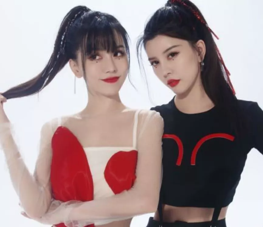 李靓蕾发文否认收到BY2私信，工作室录屏回应，怒斥对方又撒谎