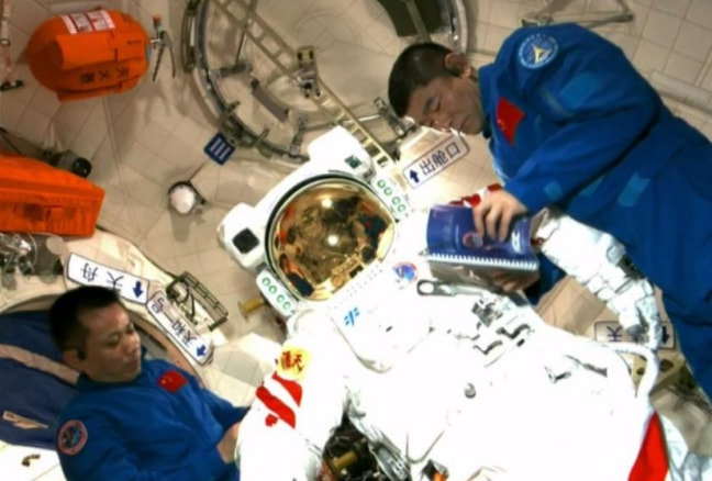 ��̻����ɶ���й���������̫ţ�ˣ��Ѷ��ع⣬���ⲻ����