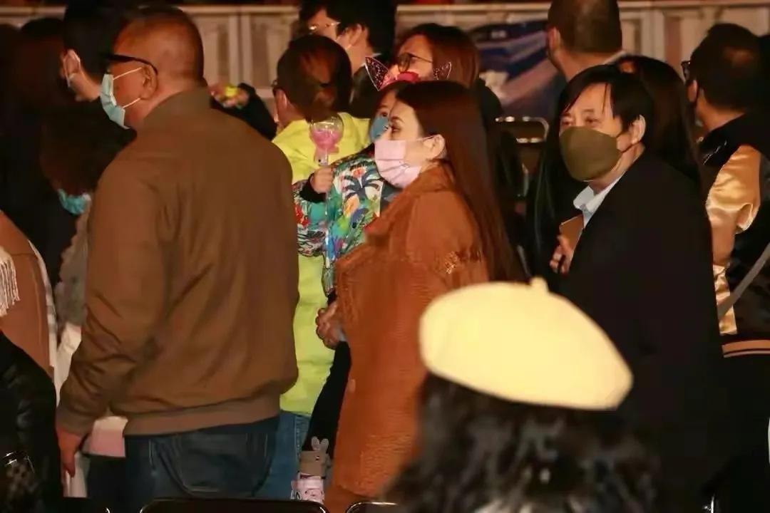 方媛晒幸福日常，健身带娃轻松兼顾，郭富城陪妻女坐缆车超有爱