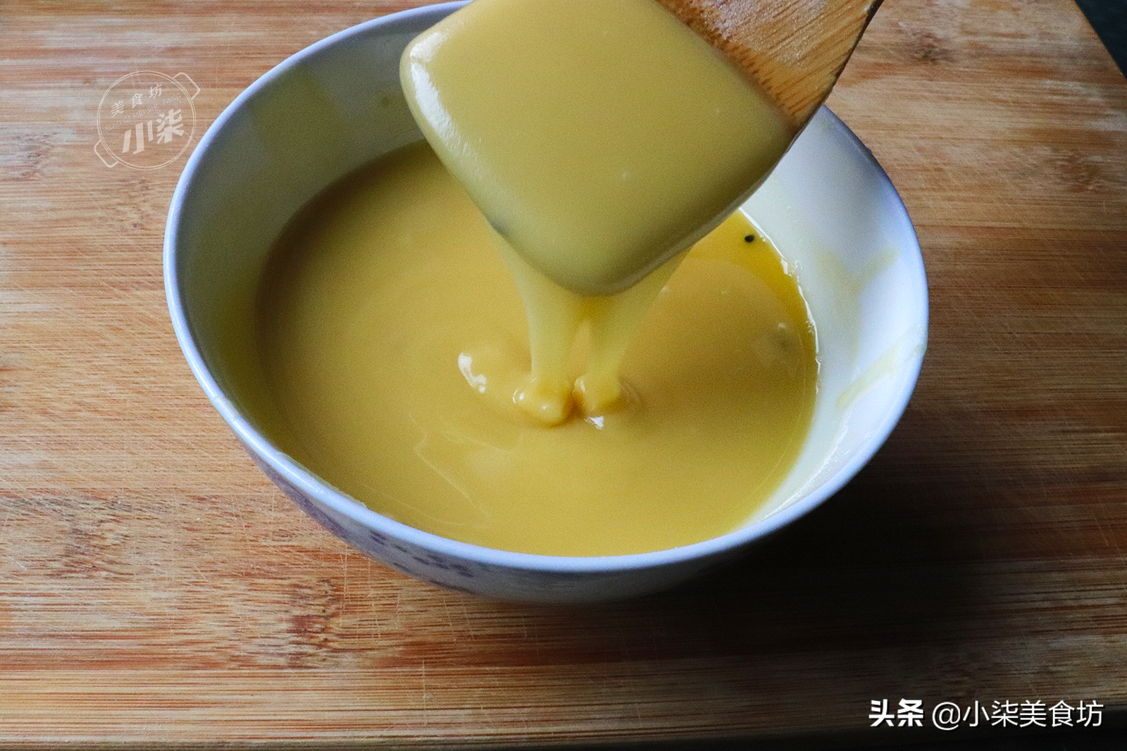 想吃酥掉渣饼，5分钟教会你，外酥里软又多层，一周吃7次都不嫌腻