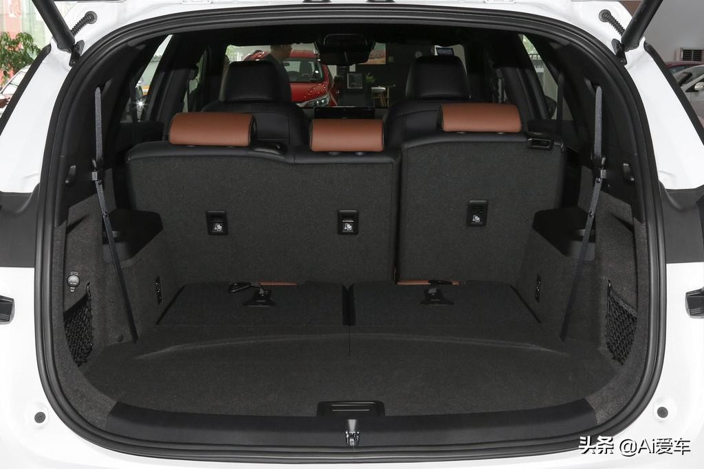 5.3L油耗，大7座设计，高配家用中型SUV，价不错，实拍比亚迪唐DM